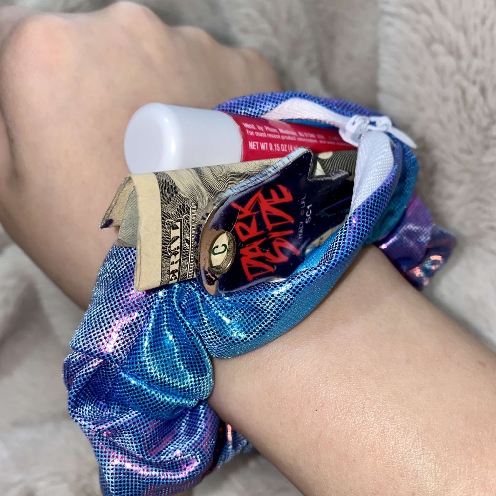 Zipper scrunchie